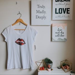 New York and co tee with sequin lips
